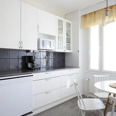 Spacious One-bedroom On The River Aura شقة